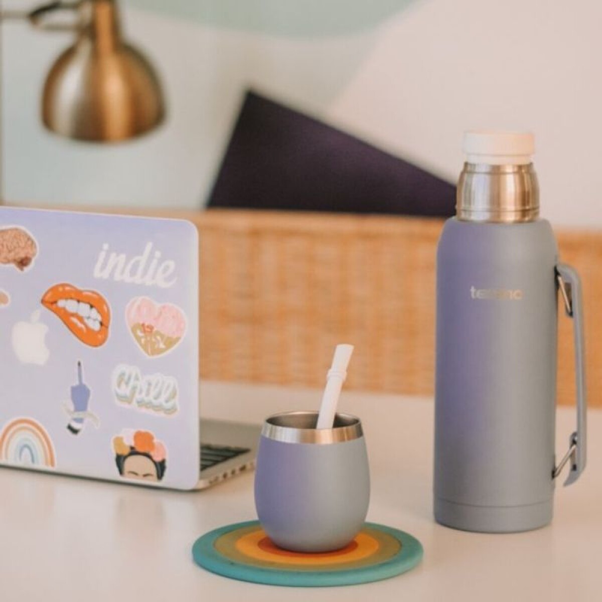 Termo Premium 1Lt. con Manija. - Celeste 
