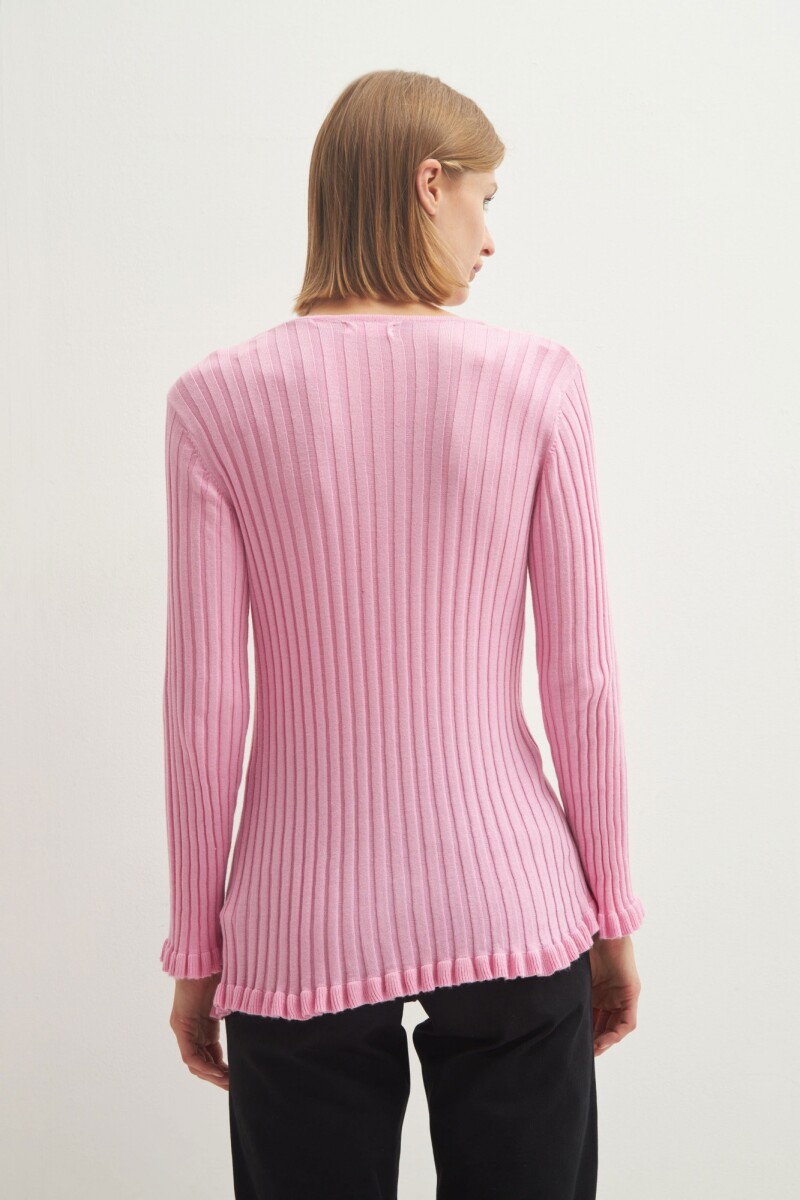 Sweater canalé con volado rosado