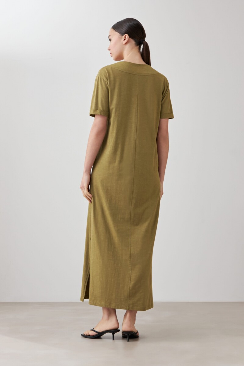 Vestido con costuras verticales y tajos laterales verde oliva