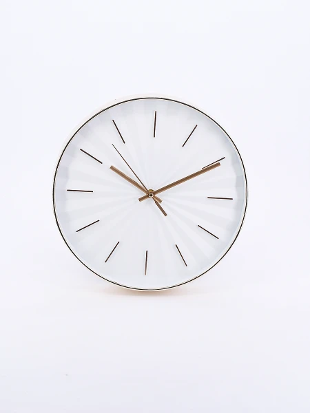 RELOJ AKE DORADO