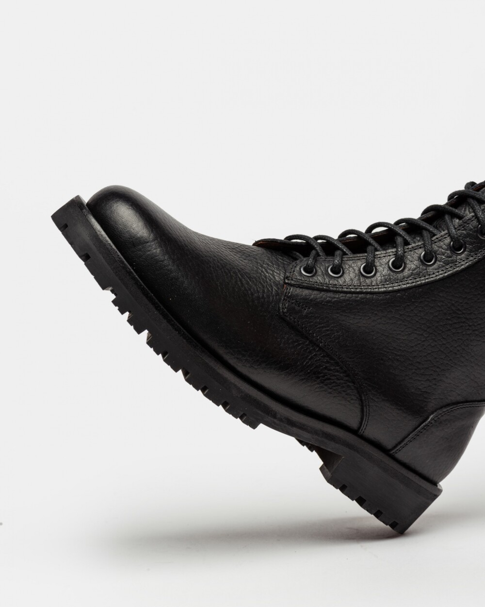Borcego Harvey En Cuero Graneado Negro