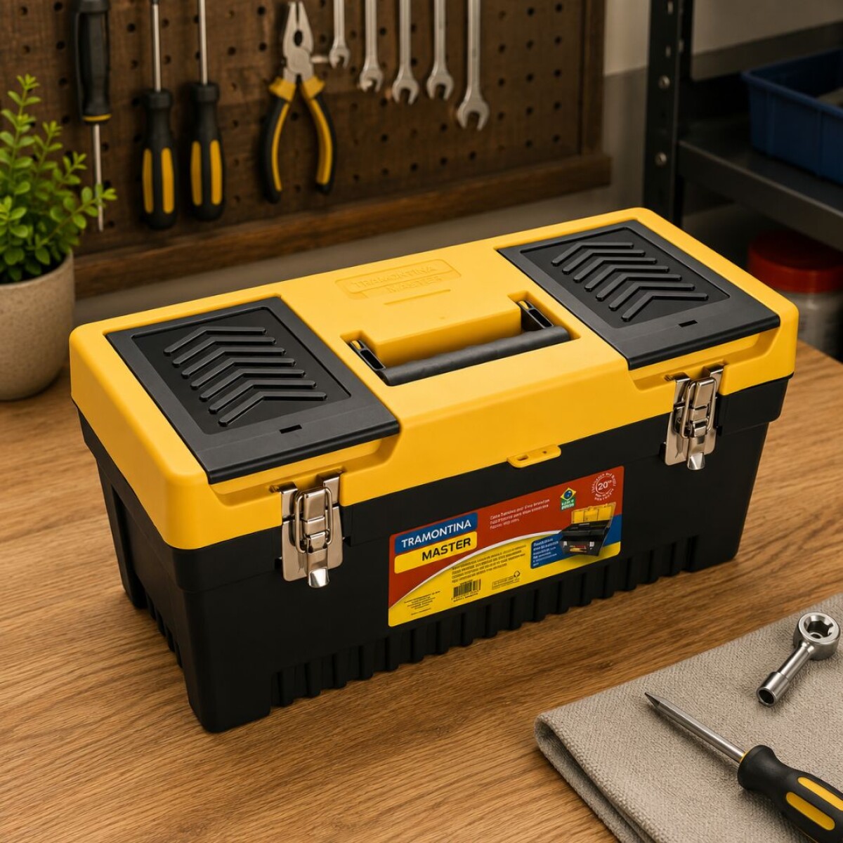 Caja de Herramientas con cierre metalico Tramontina 20" - NEGRO 