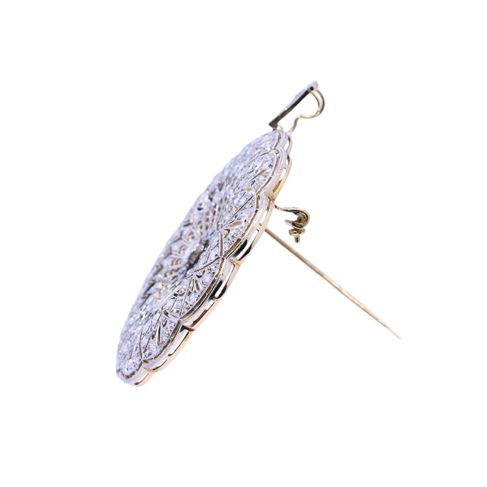 Colgante y prendedor antiguo en oro 18 k, brillantes y zafiros sintéticos. Colgante y prendedor antiguo en oro 18 k, brillantes y zafiros sintéticos.