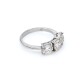 Anillo estilo antiguo en platino, con 3 brillantes, engarce 4 puntas. Anillo estilo antiguo en platino, con 3 brillantes, engarce 4 puntas.