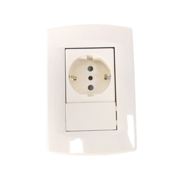 Plaqueta armada con un toma schuko, blanche Sica SK3439