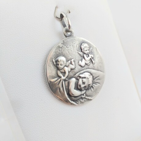Medalla religiosa de plata 925, Niño con angelitos, diámetro 30mm. Medalla religiosa de plata 925, Niño con angelitos, diámetro 30mm.