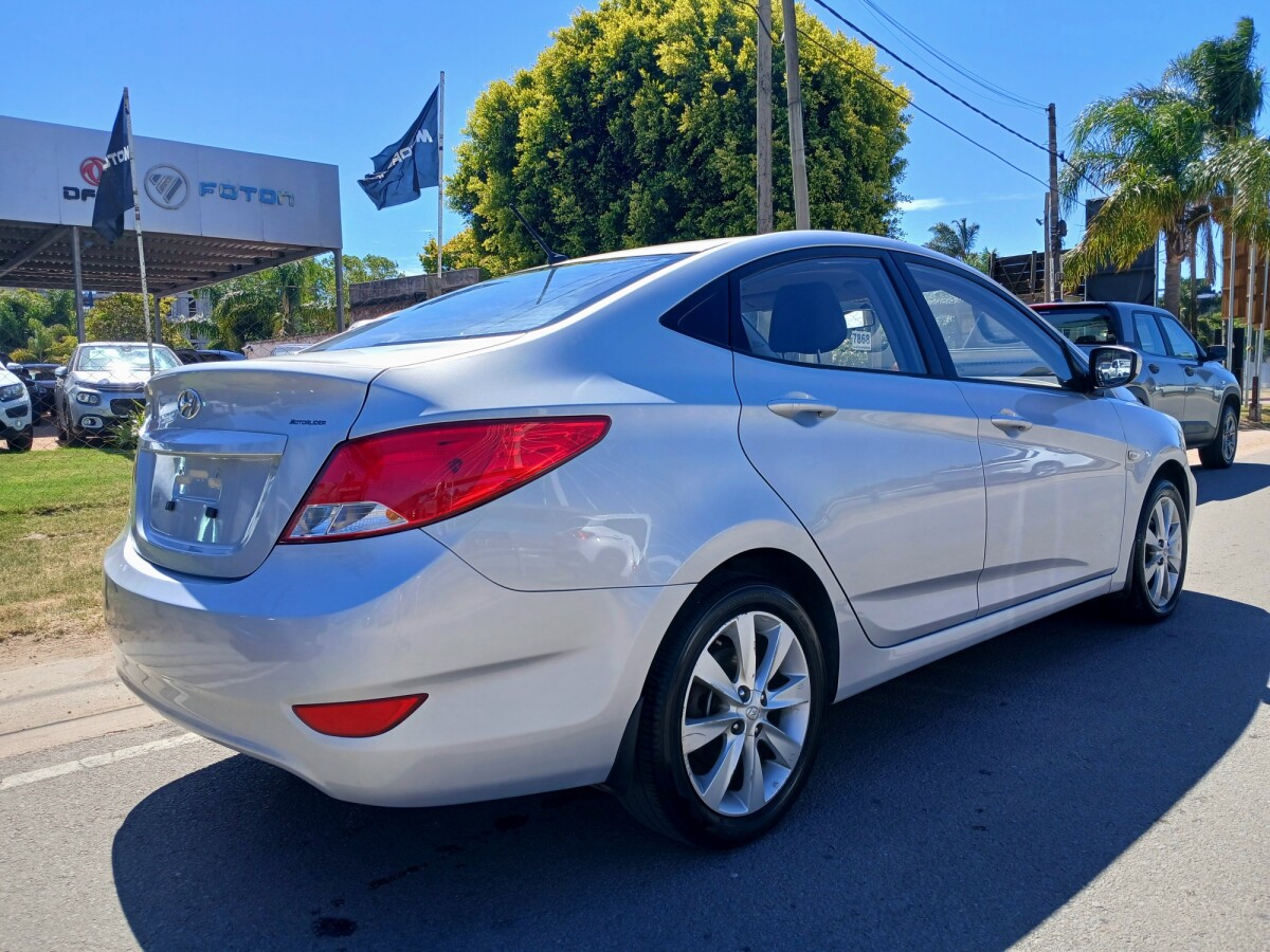 Hyundai Accent GL 1.4 EXCELENTE ESTADO! | Permuta / Financia Hyundai Accent GL 1.4 EXCELENTE ESTADO! | Permuta / Financia