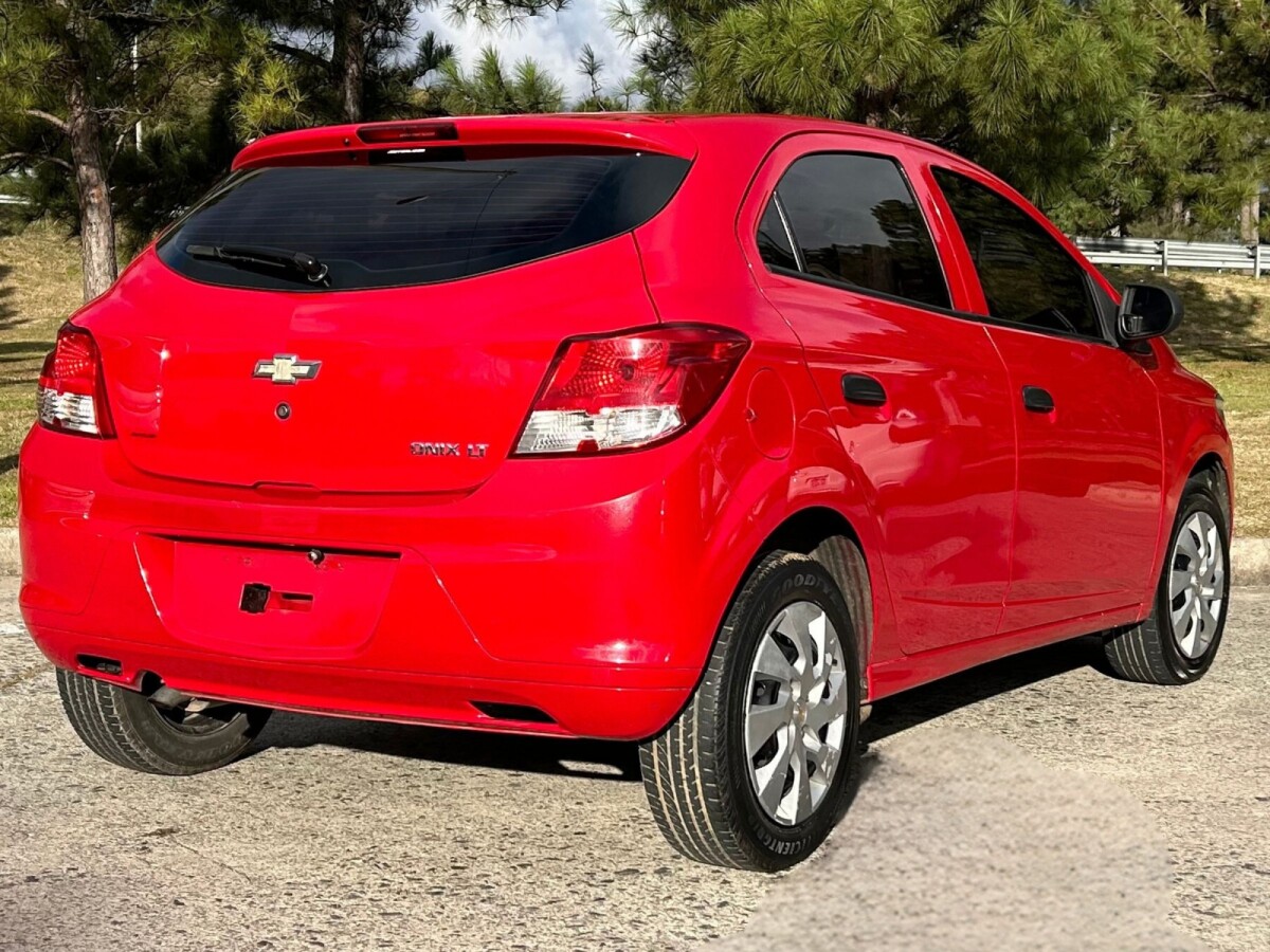 Chevrolet Onix LT 1.4 Full | Permuta / Financia Chevrolet Onix LT 1.4 Full | Permuta / Financia