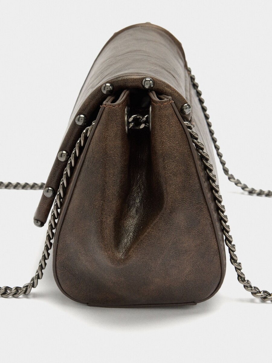 Bolso De Hombro Con Solapa Y Tachuelas marron