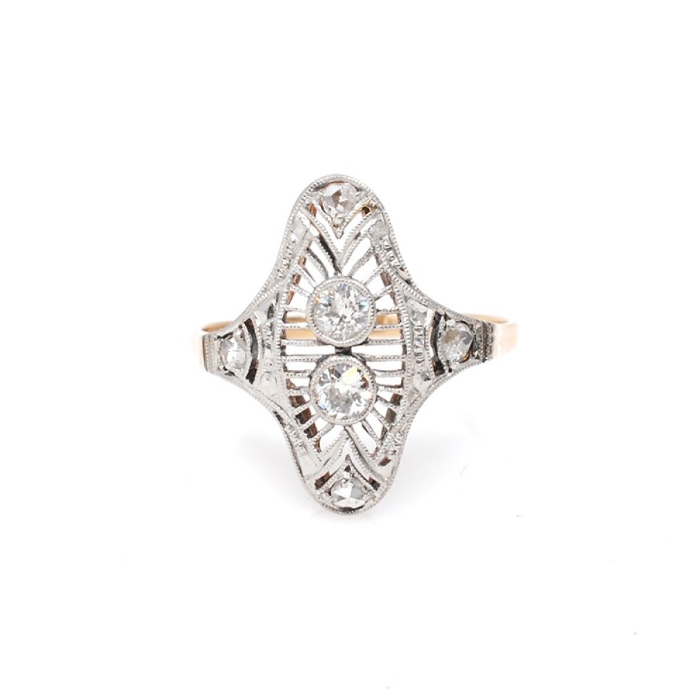 Anillo en oro 18k, brillantes centrales y diamantes Anillo en oro 18k, brillantes centrales y diamantes