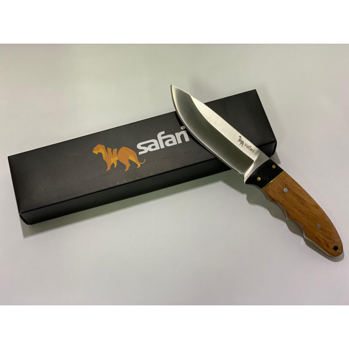 CUCHILLO SAFARI HOJA FIJA MANGO DE MADERA 22CM 