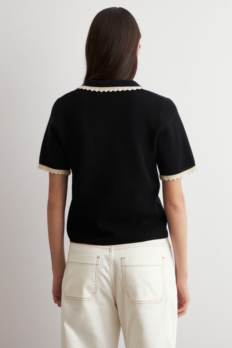 Sweater cuello polo manga corta negro