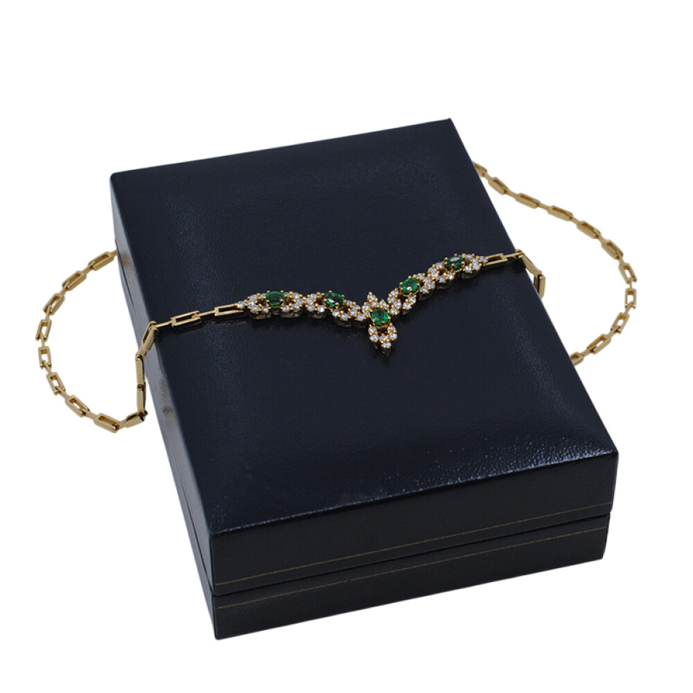 Gargantilla en oro 18k , esmeraldas y brillantes. Gargantilla en oro 18k , esmeraldas y brillantes.