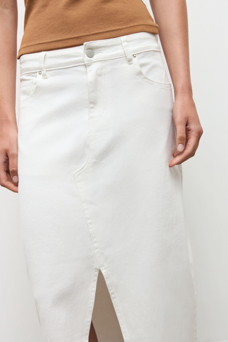 Falda de jean con tajo blanco