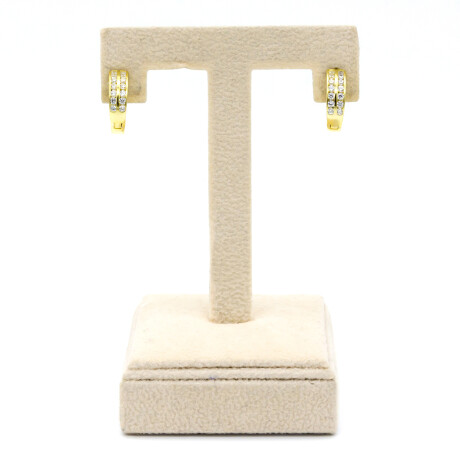 Par de aros de plata 925 con baño de oro amarillo con circonias. Par de aros de plata 925 con baño de oro amarillo con circonias.