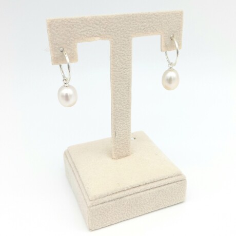 Par de aros de plata 925 con perla de río. Par de aros de plata 925 con perla de río.