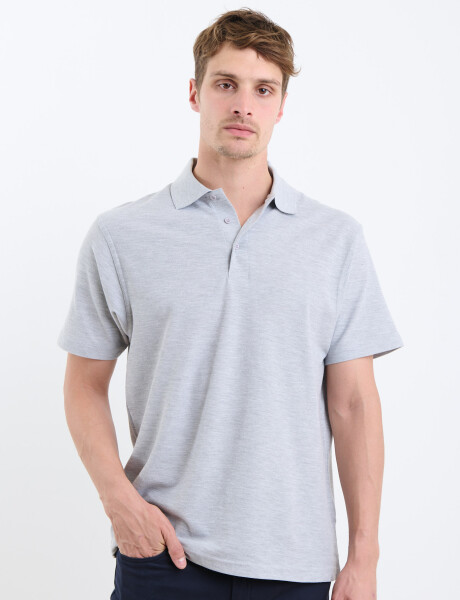 520857 REMERA FERAUD Gris