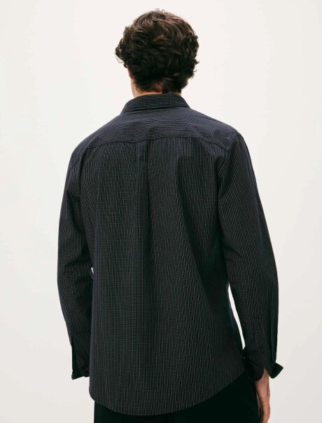 CAMISA MANGA LARGA SLIM CON ESTAMPADO NEGRO