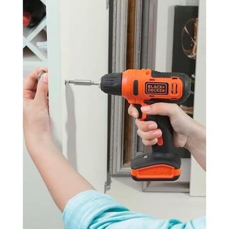 Taladro atornillador Black + Decker inalámbrico 12V + accesorios Naranja