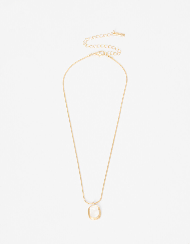 Cadena Corta con Dije Acrilico Collar Cadena Con Charm Acrílico. - Dorado