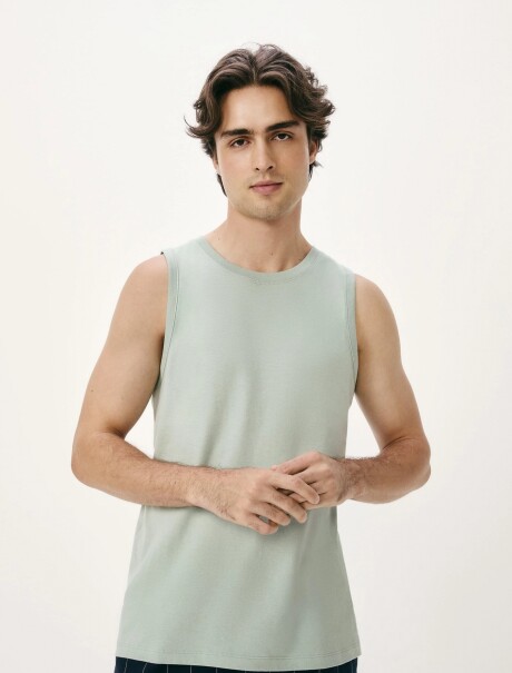 MUSCULOSA BÁSICA WORLD VERDE