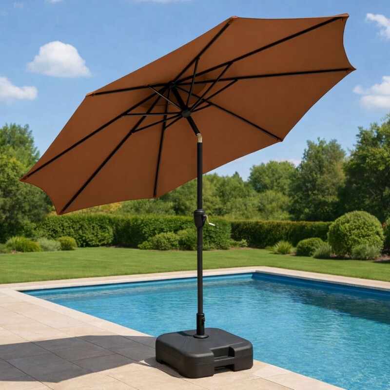 Sombrilla de Patio 2.7 m con Inclinación, Tela UV Impermeable y Base Incluida Sombrilla de Patio 2.7 m con Inclinación, Tela UV Impermeable y Base Incluida