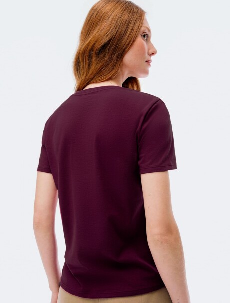 CAMISETA BÁSICA CUELLO EN V VIOLETA