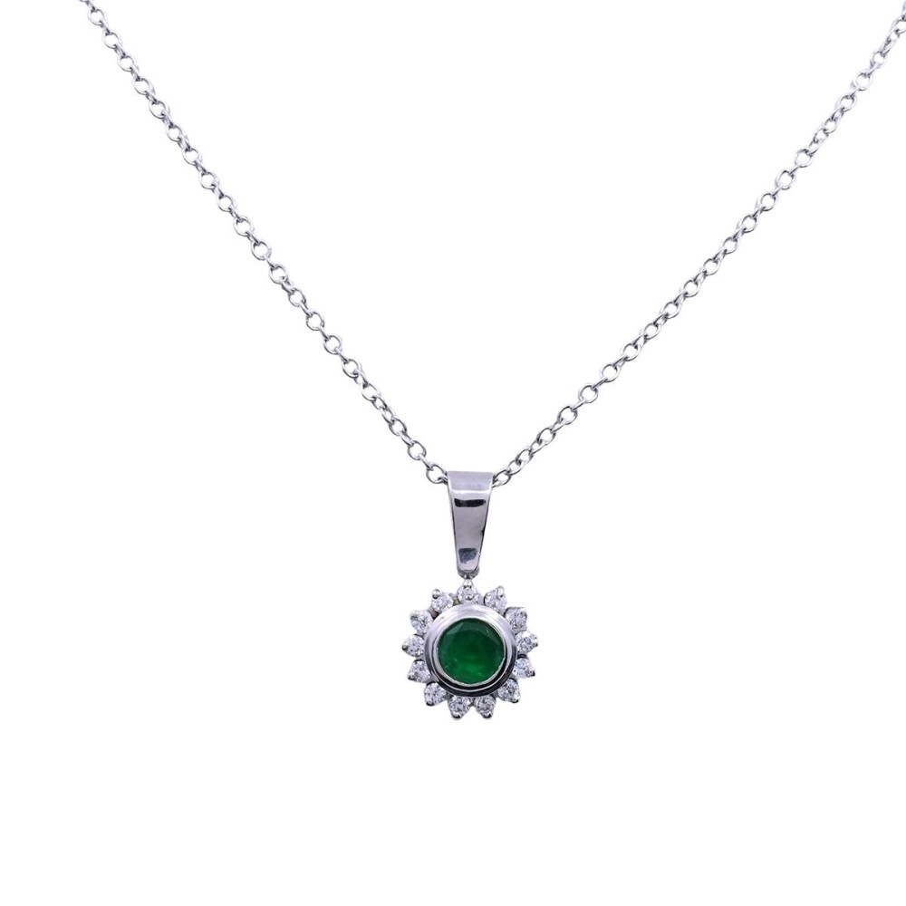 Colgante oro 18k blanco con esmeralda y brillantes. Colgante oro 18k blanco con esmeralda y brillantes.