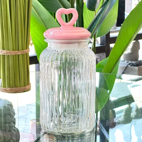 Frasco Vidrio Rayas Corazón Rosado Ø 10cm x Alto 21cm (1350ml) Frasco Vidrio Rayas Corazón Rosado Ø 10cm x Alto 21cm (1350ml)