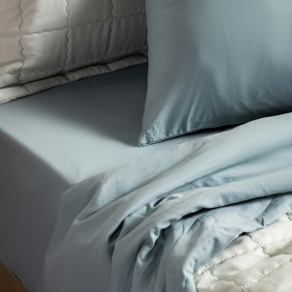 JUEGO DE SABANAS 1 1/2 PLAZA POLIESTER PREWASHED