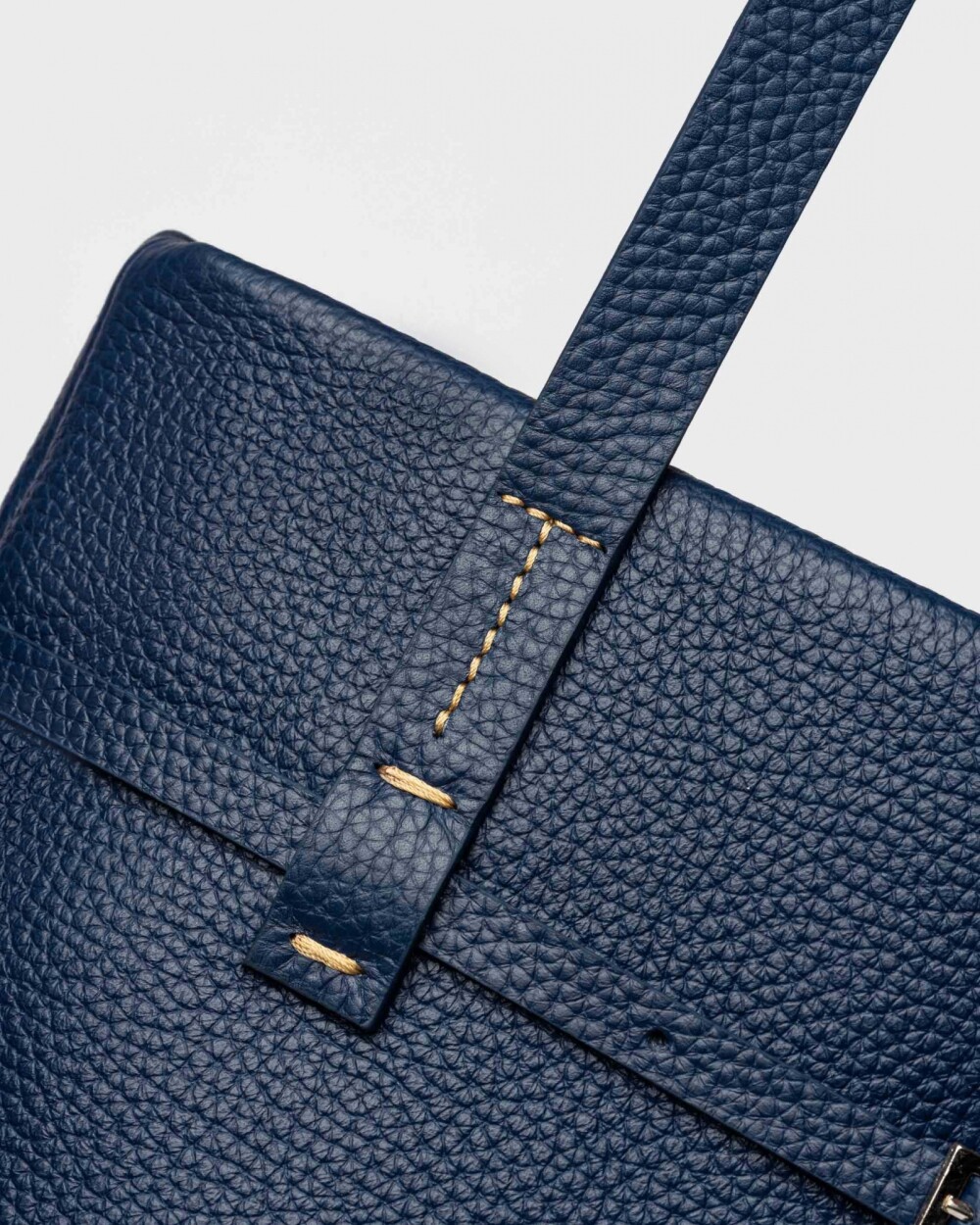 Shopper Bay en cuero graneado Marine Blue