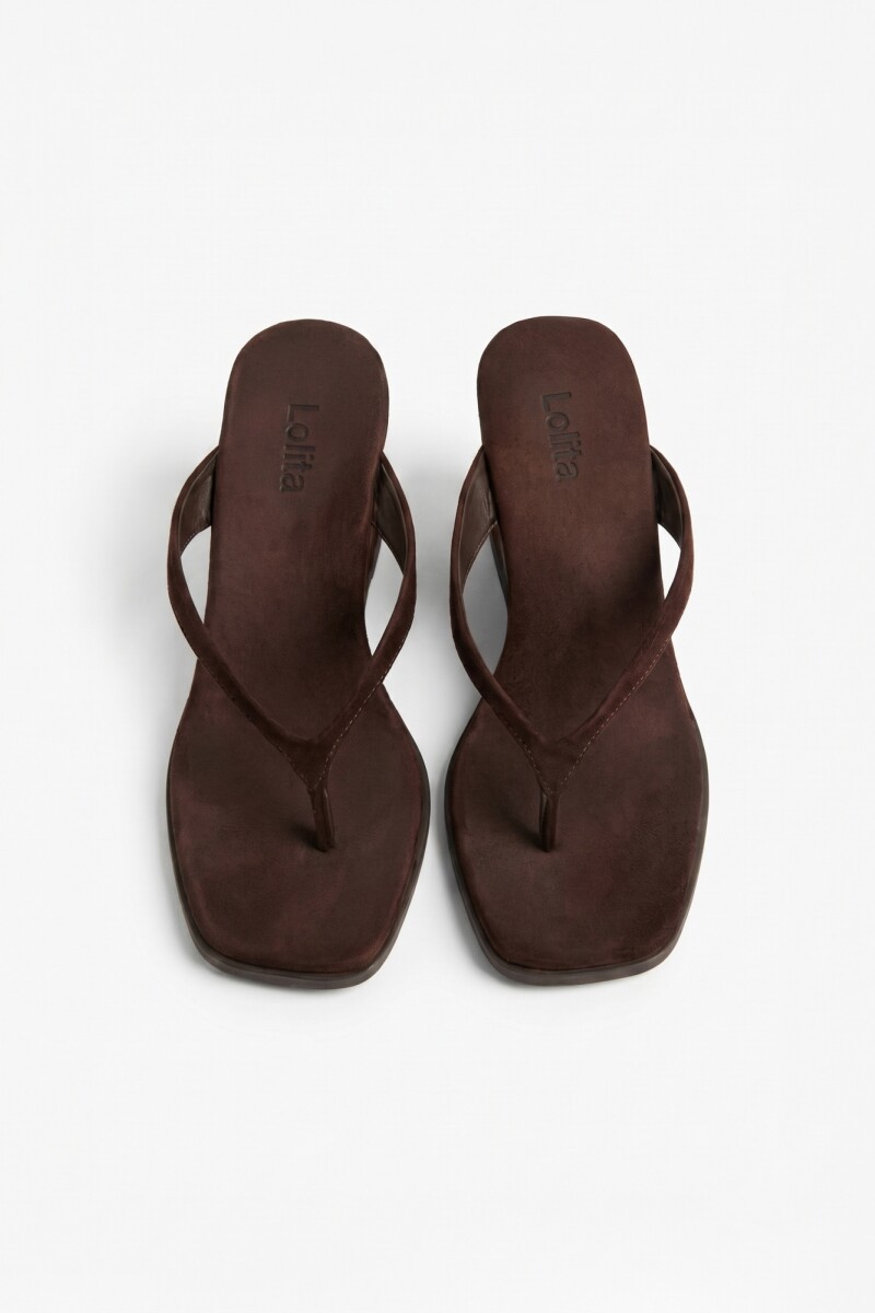 Sandalia cuero taco corrido chocolate