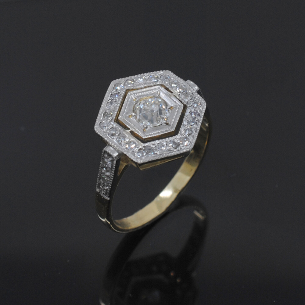 Anillo en oro 18k, platino y brillantes Anillo en oro 18k, platino y brillantes