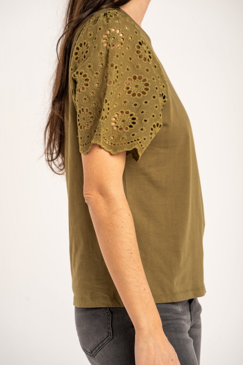 Remera Algodón Peinado Y Calados Oliva