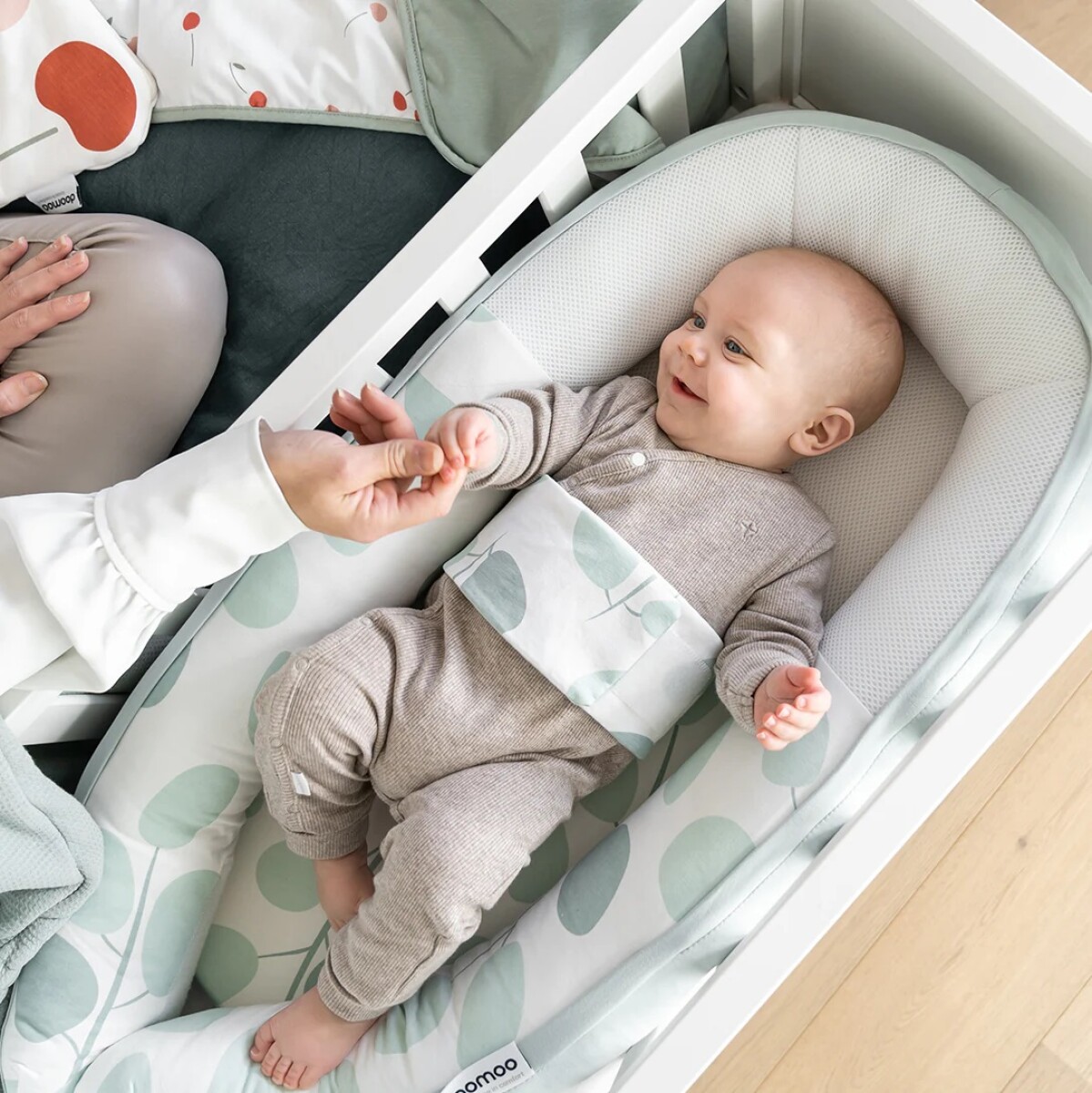 Nido Cocoon con cinturon - leaves aqua green 