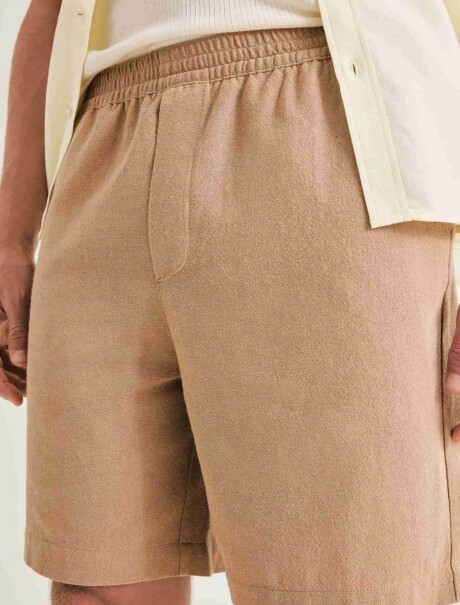 BERMUDA CON BOLSILLO MARRON CLARO