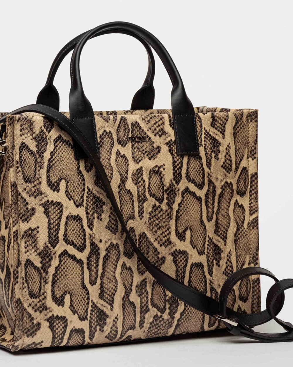 Cartera de Mano Capri En Cuero Grabado Pitón Beige