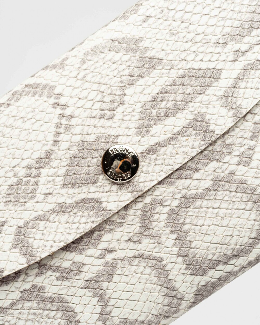 Sobre Santina en cuero snake print Natural