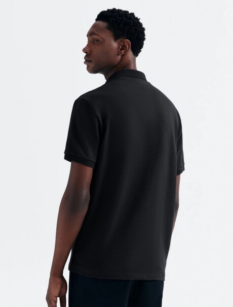 CAMISA CON CUELLO MANGA CORTA NEGRO