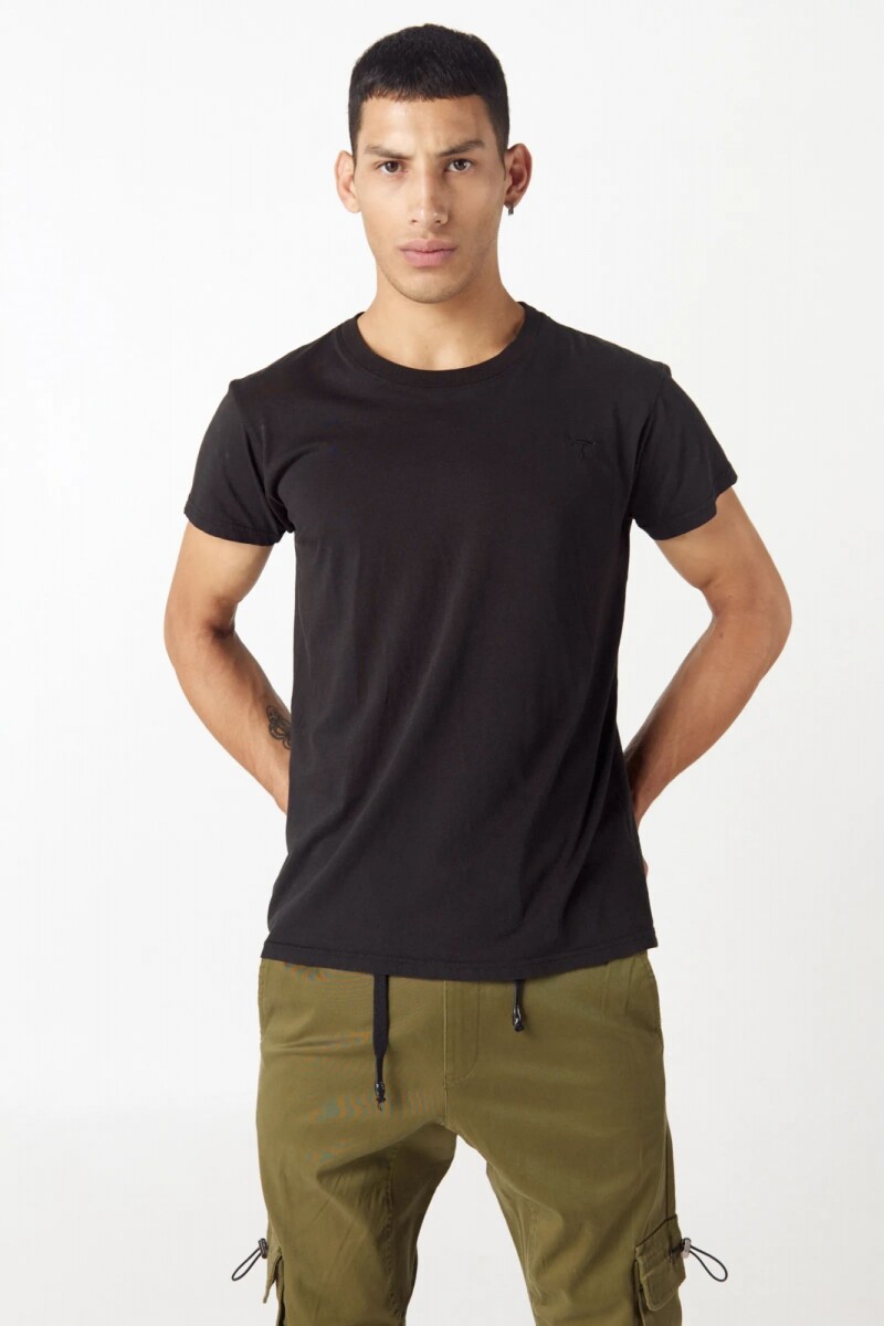 Remera Benito - Negro 