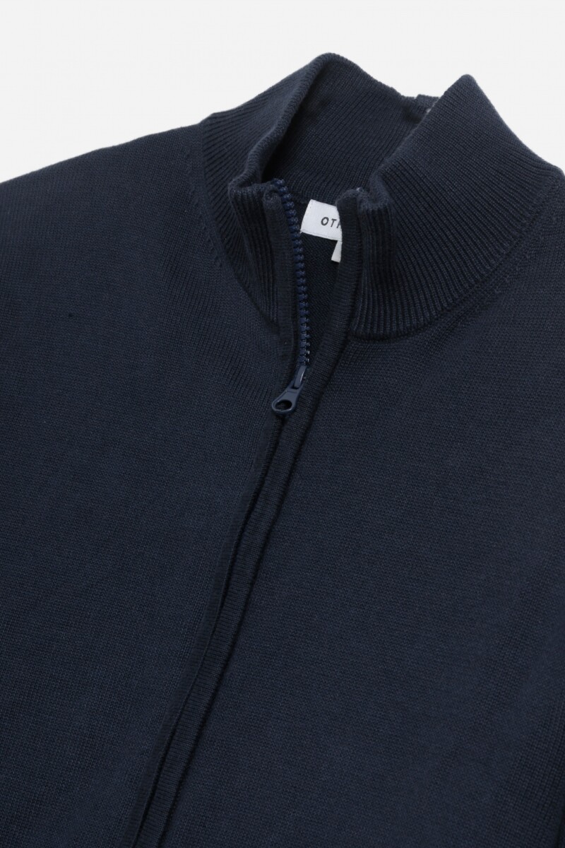 Campera liviana con cierre AZUL MARINO