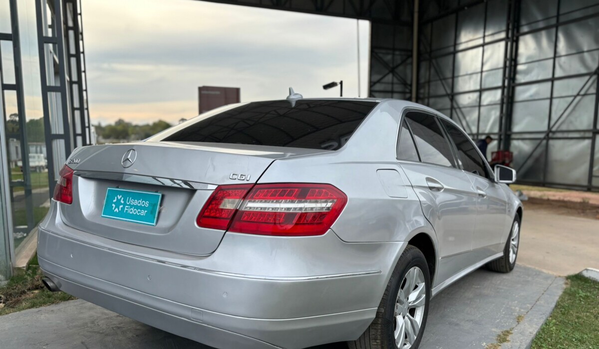 Mercedes Benz E200 CGI Berlina MT 1.8 -2012 Mercedes Benz E200 CGI Berlina MT 1.8 -2012