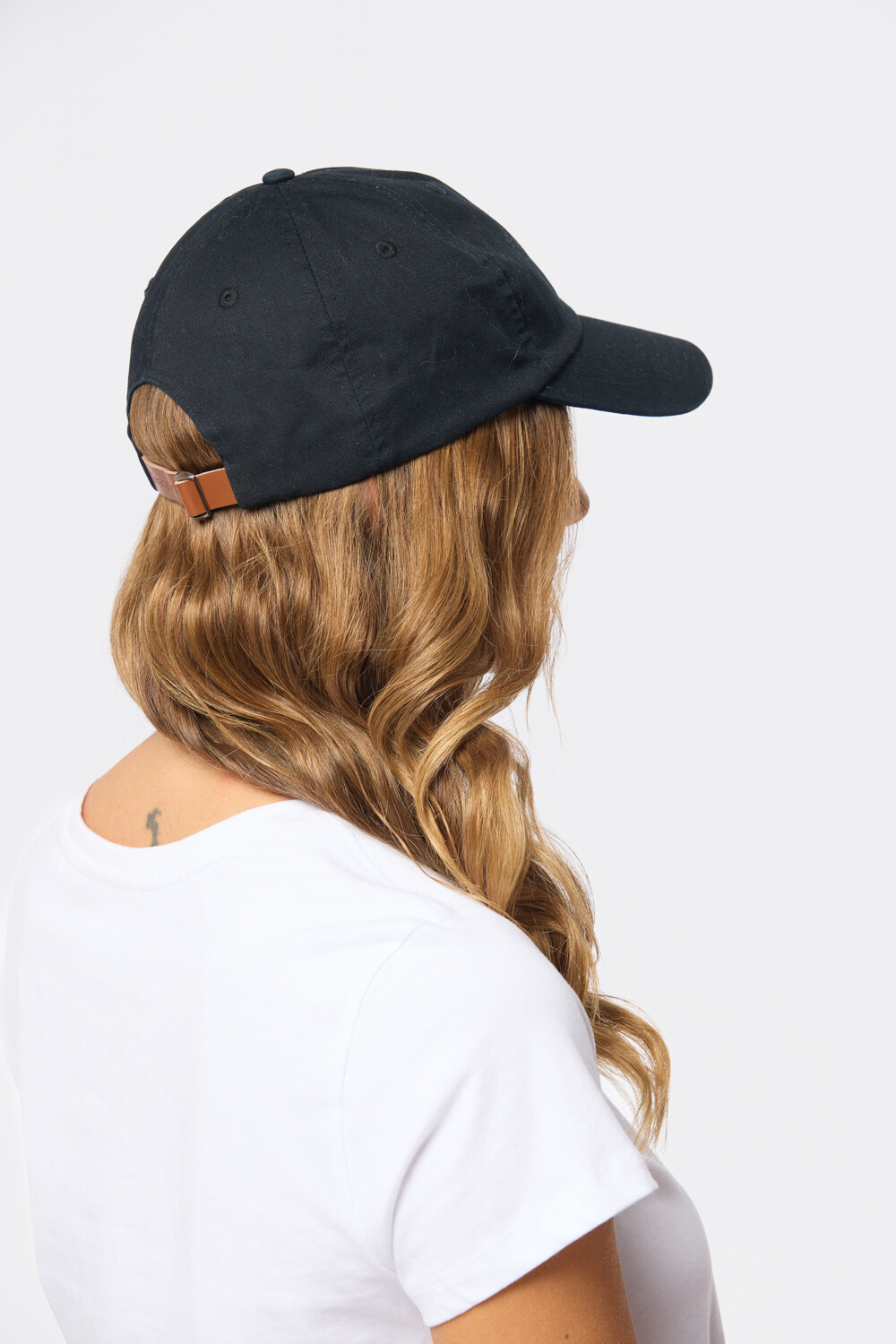 GORRO CON VISERA DE LONA Negro