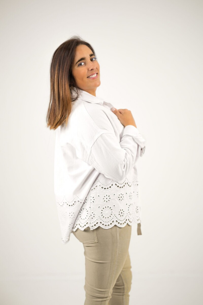 Chaqueta de Jean con broderie abajo - Blanca 