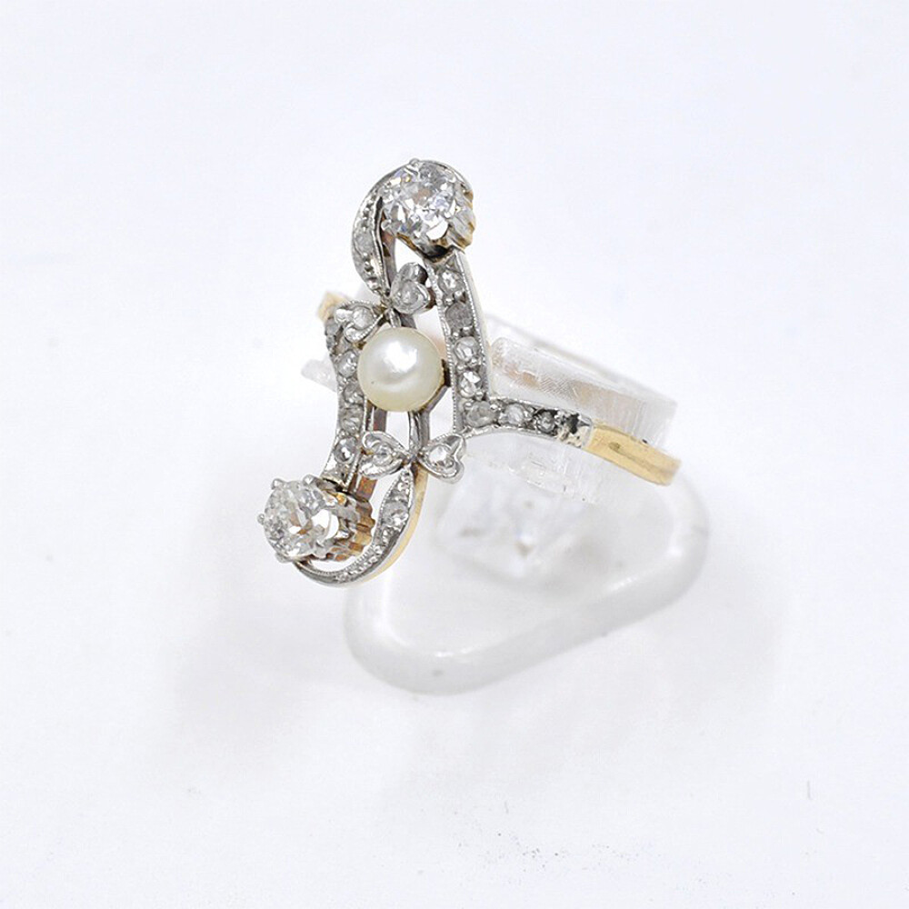 Anillo Antiguo En Oro 18K , Brillantes, Diamantes Y Perla De Cultivo Anillo Antiguo En Oro 18K , Brillantes, Diamantes Y Perla De Cultivo
