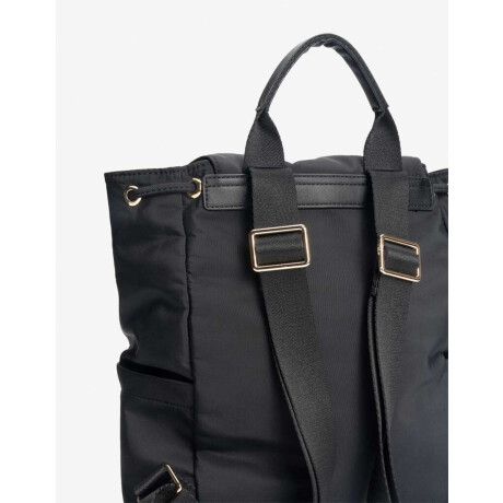 Mochila Con Solapa Y Bolsillos Negro