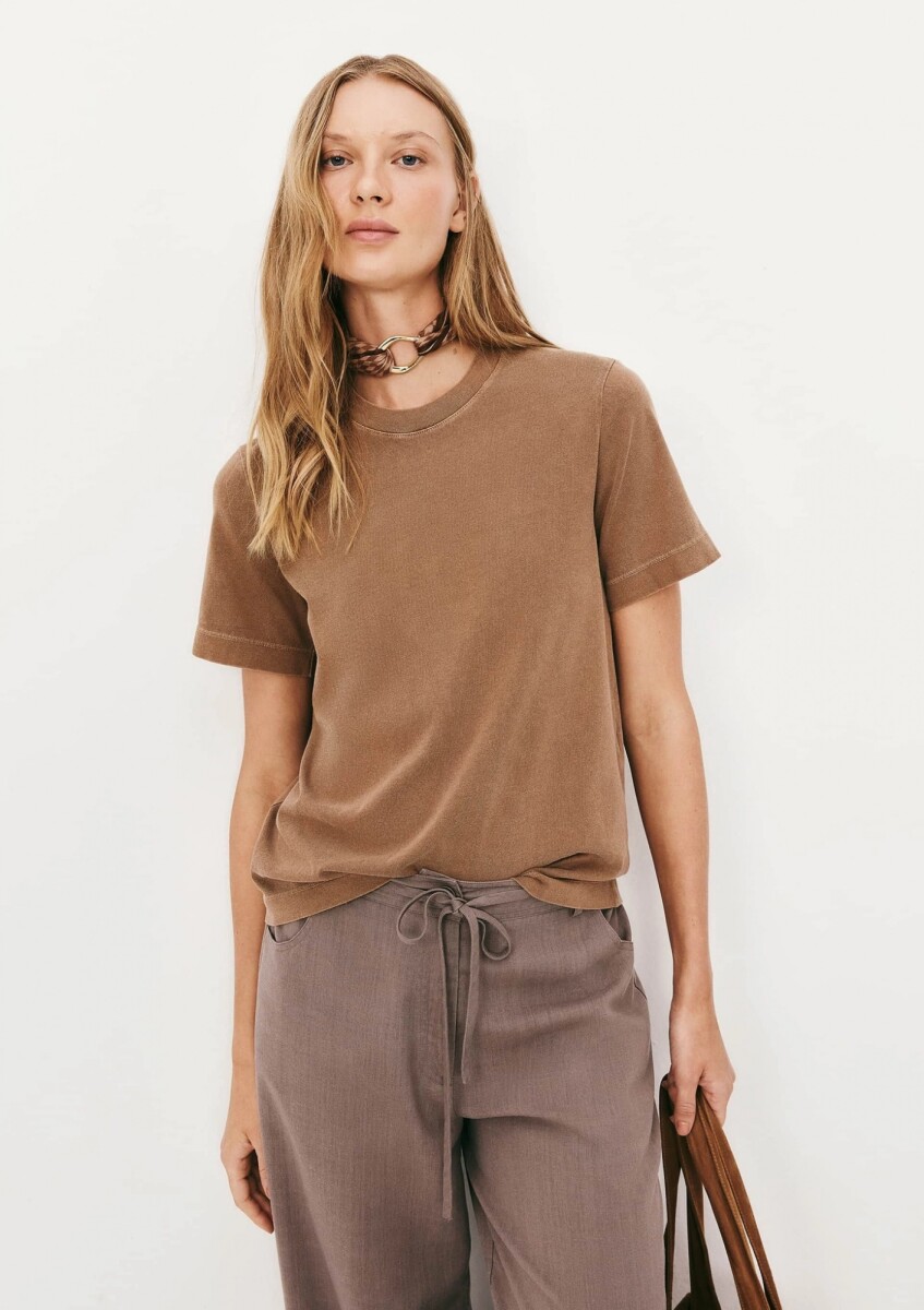 CAMISETA BÁSICA DE ALGODÓN - MARRÓN 