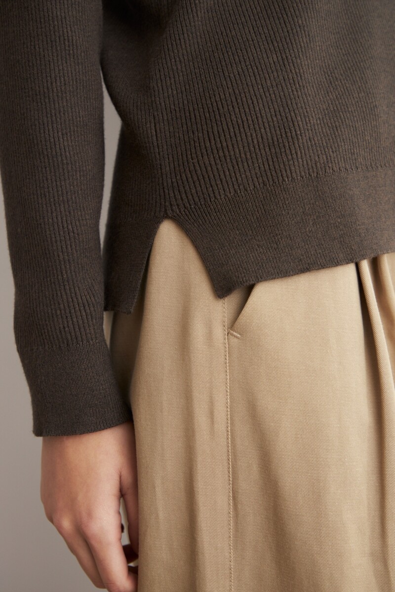 Sweater cuello polo chocolate melange
