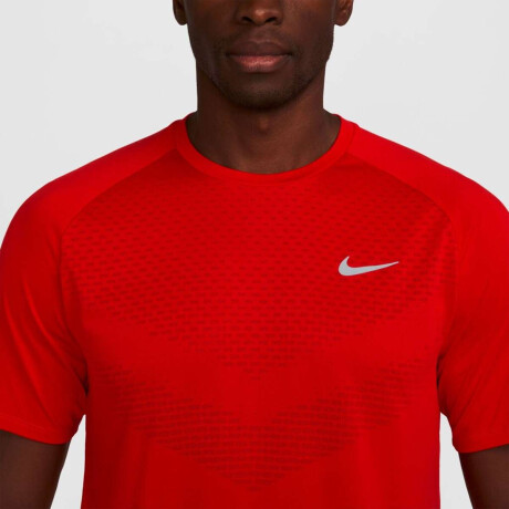 Remera Nike Dri-Fit Adv Stride Top de Hombre Rojo