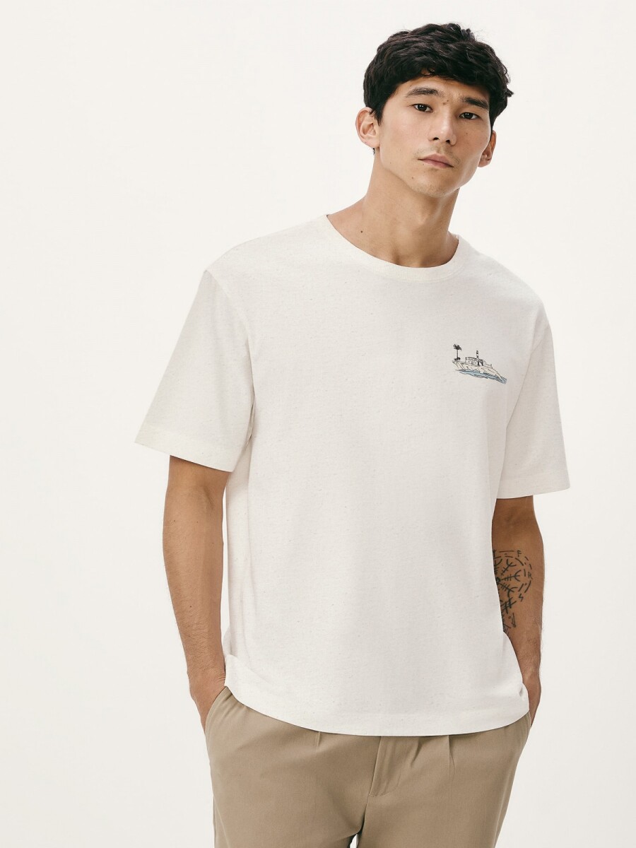 CAMISETA CON ESTAMPA MODELO REGULAR - BLANCO 